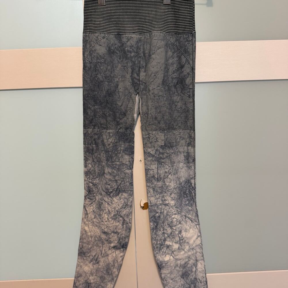 Lululemon Ebb to Train Leggings Size 4 White Black Luna Blue Wash Ombre yoga